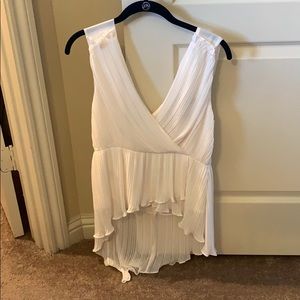 BCBG MAXAZRIA cream vneck flowy blouse